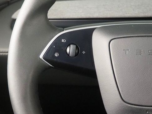 Used 2026 Tesla Model Y Long Range RWD image 19