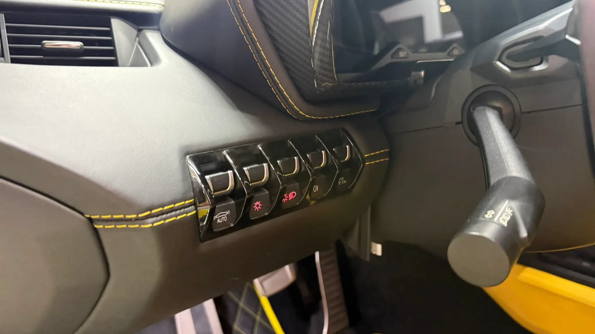 Used 2018 Lamborghini Aventador S AWD/4WD image 10