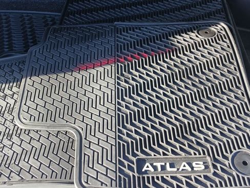 Used 2024 Volkswagen Atlas SE image 35