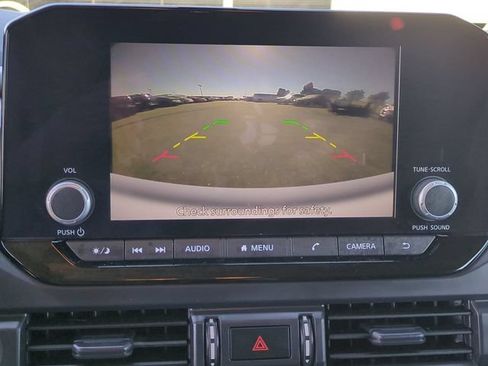 Used 2024 Nissan Pathfinder S FWD image 17