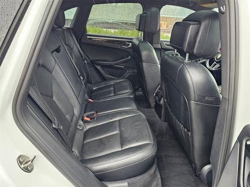 Used 2016 Porsche Macan S image 13