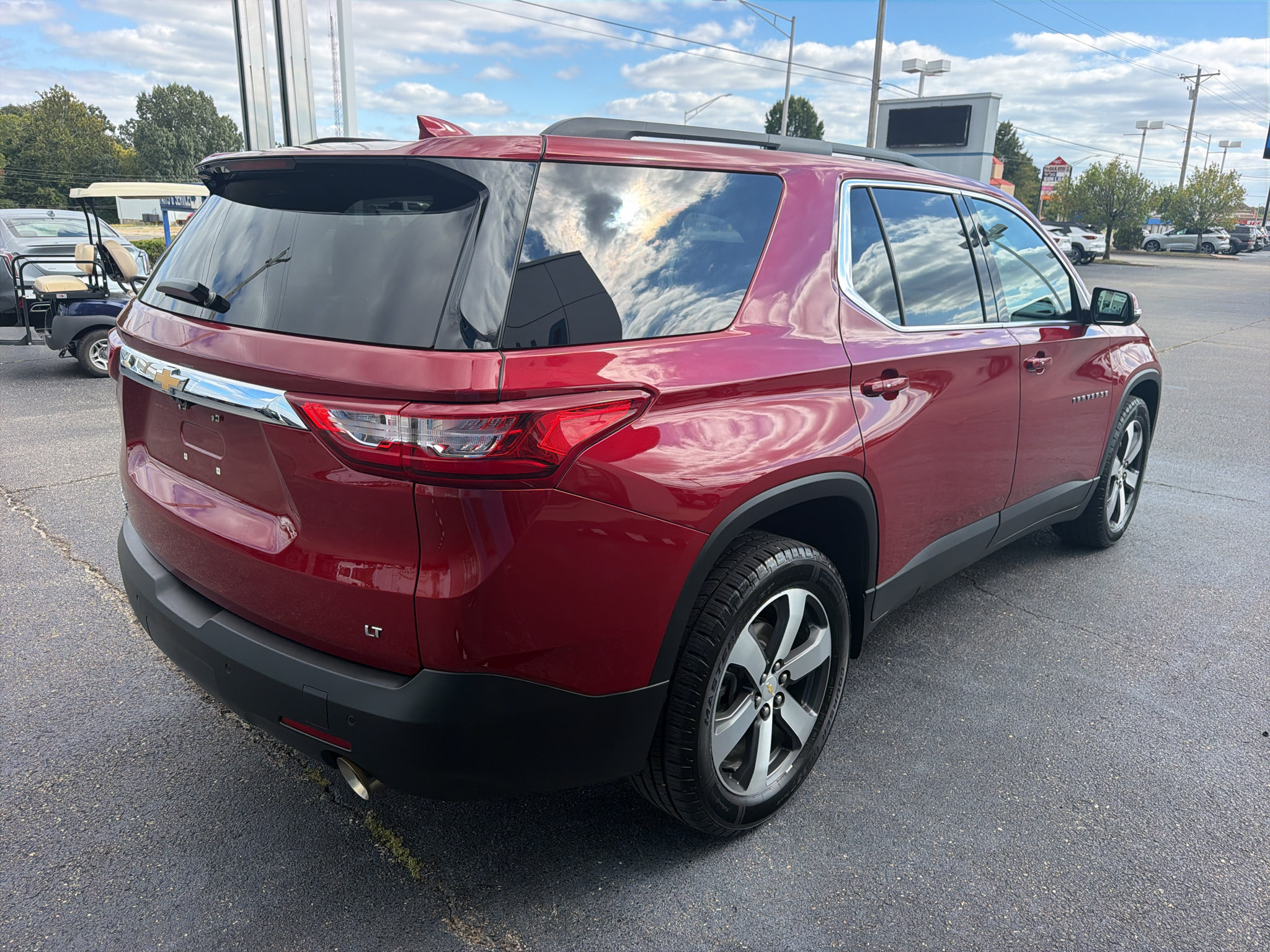 Used 2021 Chevrolet Traverse LT w/ LT Premium Package AWD/4WD image 5
