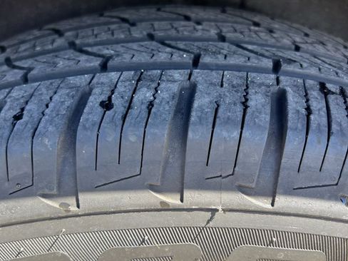 Used 2020 Buick Enclave Essence w/ Sound and Sites Package image 21