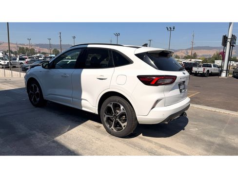 Used 2023 Ford Escape ST-Line Select w/ Tech Pack #1 AWD/4WD image 3