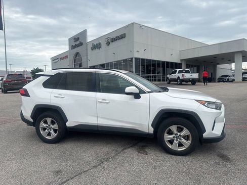 Used 2020 Toyota RAV4 XLE FWD image 12