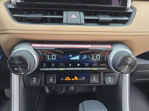 Used 2025 Toyota RAV4 XLE w/ Convenience Package FWD image 23