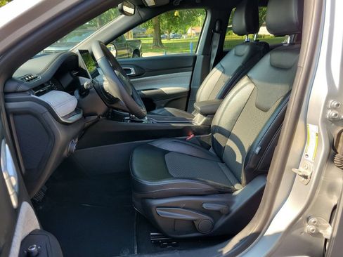 Used 2024 Jeep Compass Latitude AWD/4WD image 19