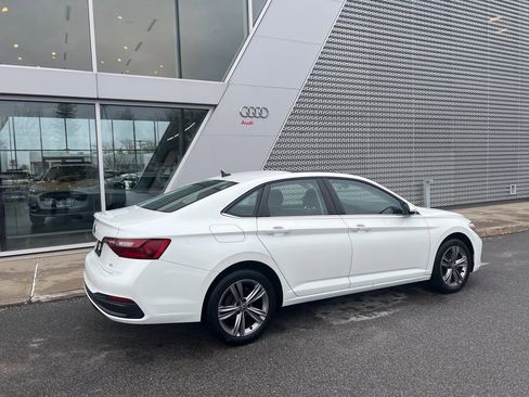 Used 2023 Volkswagen Jetta SE w/ Panoramic Sunroof Package image 21