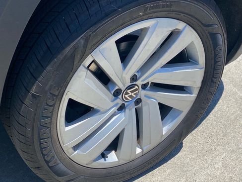 Certified 2023 Volkswagen Atlas Cross Sport SE w/ Panoramic Sunroof Package AWD/4WD image 18