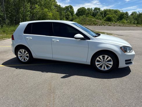Used 2015 Volkswagen Golf TDI S FWD image 4