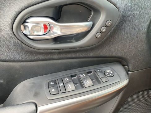 Used 2020 Jeep Cherokee Limited FWD image 18