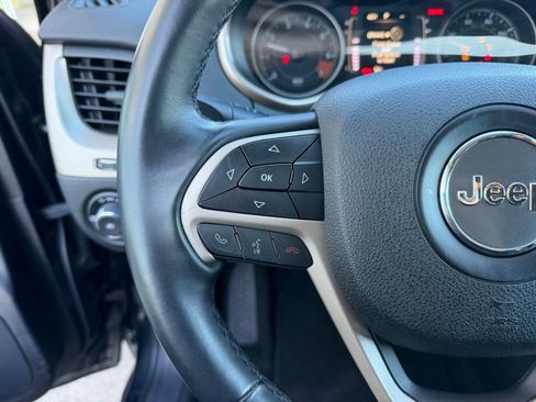 Used 2014 Jeep Cherokee Latitude w/ Comfort/Convenience Group image 17