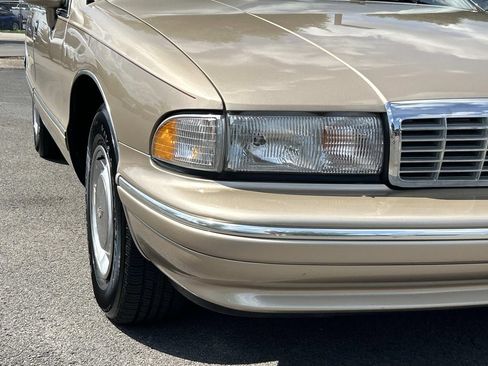Used 1993 Chevrolet Caprice Classic RWD image 14
