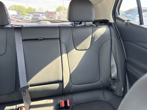 Certified 2023 Buick Encore GX Essence FWD image 12