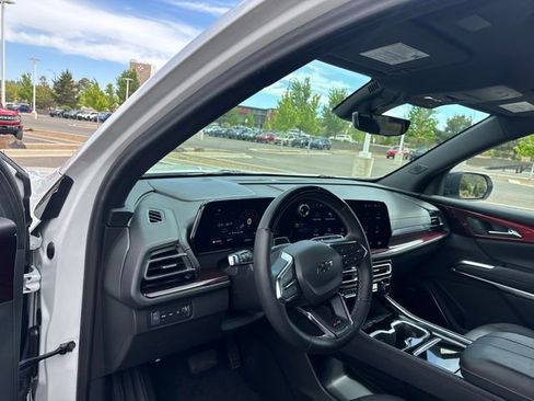 Used 2024 Chevrolet Traverse Z71 w/ Enhanced Driving Package AWD/4WD image 12