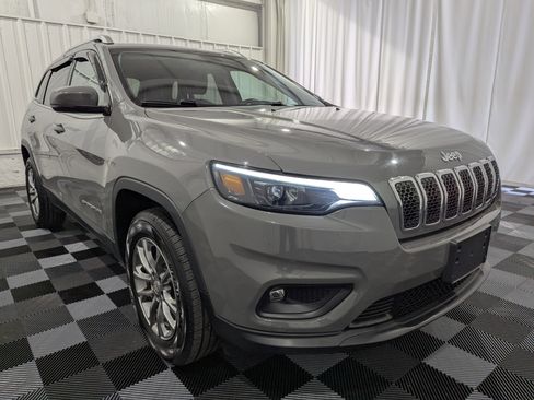 Used 2020 Jeep Cherokee Latitude Plus w/ Cold Weather Group AWD/4WD image 5