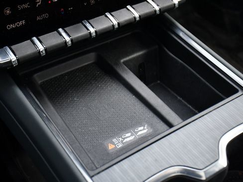 Used 2024 GMC Acadia AT4 w/ Luxury Package image 32