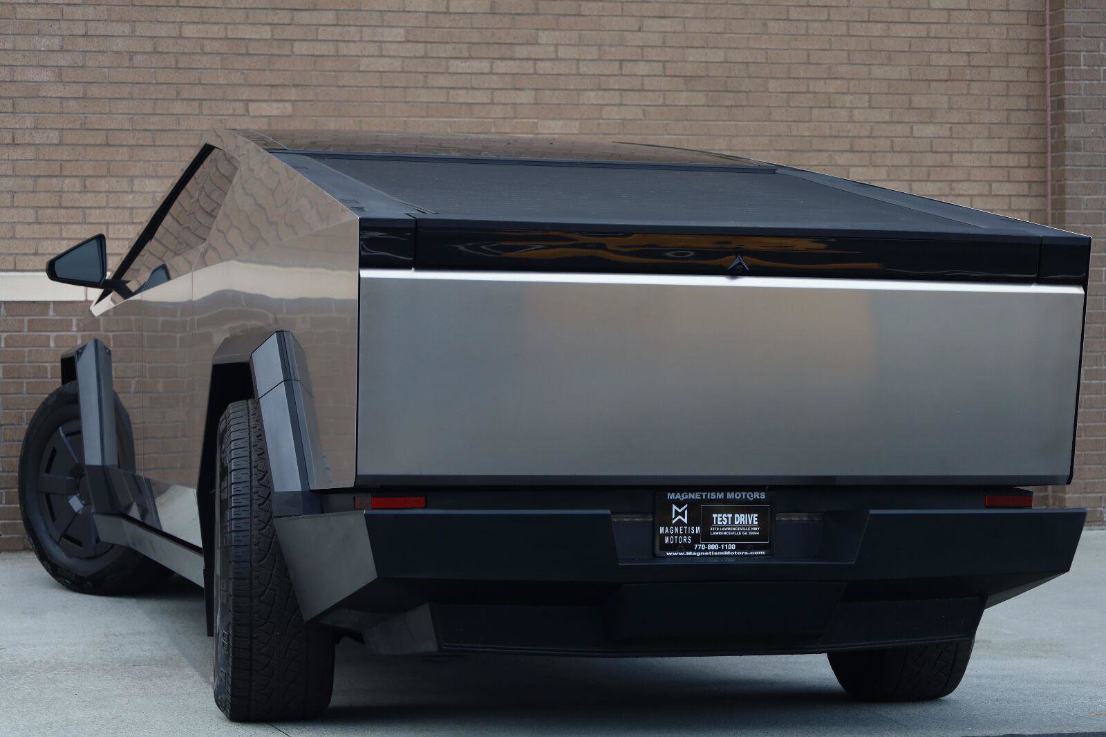 Used 2025 Tesla Cybertruck Cyberbeast AWD/4WD image 9