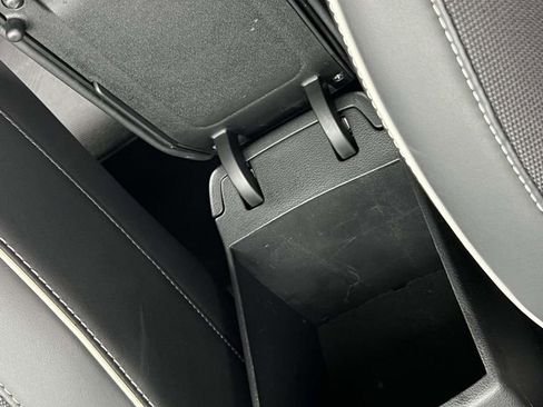 Used 2024 Hyundai Venue Limited image 38