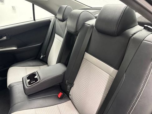Used 2014 Toyota Camry SE FWD image 18
