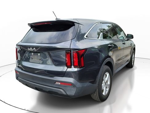 Used 2023 Kia Sorento LX FWD image 5