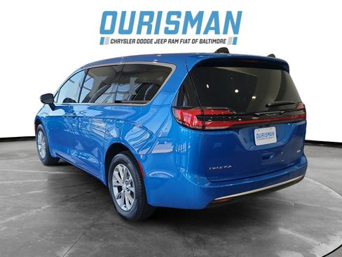 New 2027 Chrysler Pacifica Select AWD/4WD image 4
