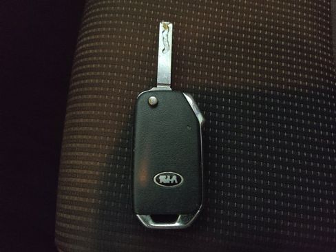 Used 2020 Kia Forte LXS FWD image 32