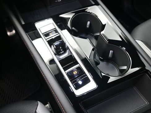 New 2026 Volkswagen Atlas Peak Edition image 9