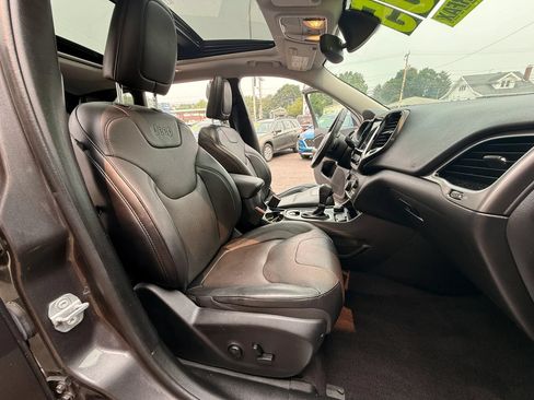 Used 2019 Jeep Cherokee Limited AWD/4WD image 14
