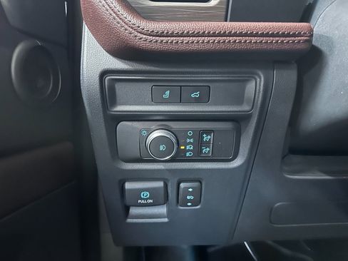 Used 2022 Ford Expedition Limited image 20