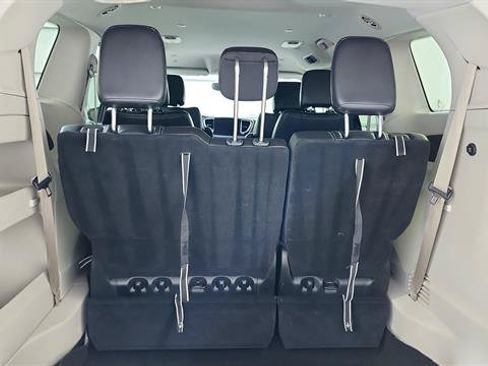 Used 2024 Chrysler Pacifica Touring-L FWD image 33