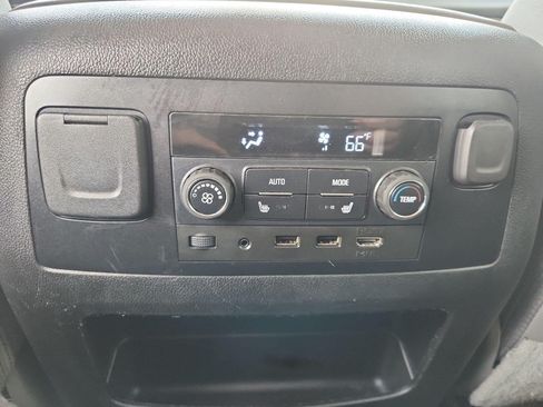 Used 2020 Chevrolet Suburban LT RWD image 8