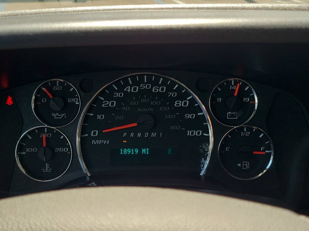 Used 2025 Chevrolet Express 2500 Extended w/ Driver Convenience Package RWD image 18