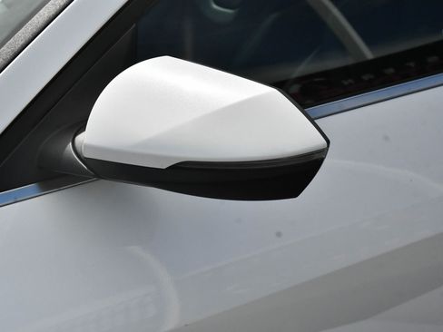 Used 2025 Hyundai Elantra Limited image 13