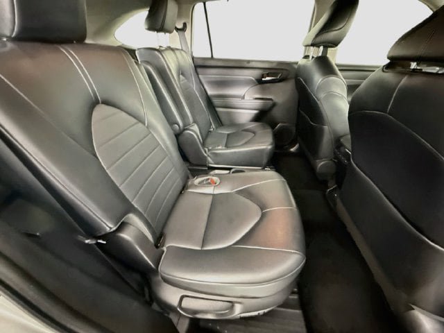 Certified 2022 Toyota Highlander XLE FWD image 30