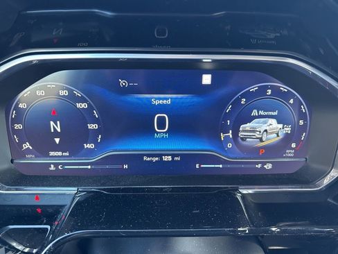 Used 2023 Chevrolet Silverado 1500 LT image 2