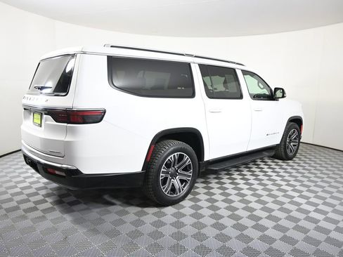 Used 2023 Jeep Wagoneer L Series II image 6