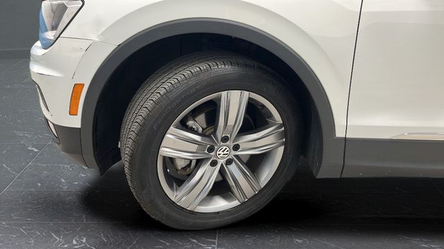 Used 2021 Volkswagen Tiguan SEL AWD/4WD image 35