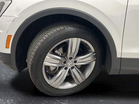 Used 2021 Volkswagen Tiguan SEL AWD/4WD image 35
