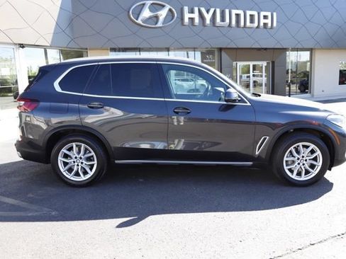 Used 2021 BMW X5 xDrive40i w/ Convenience Package AWD/4WD image 2