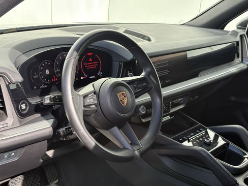 Used 2024 Porsche Cayenne image 16