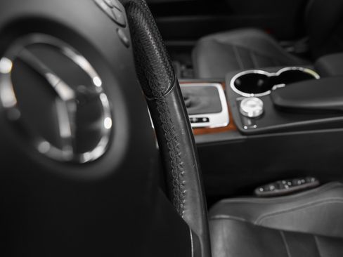 Used 2010 Mercedes-Benz E 550 Coupe image 35