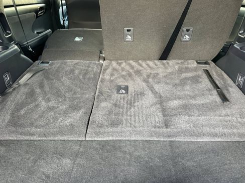 Used 2023 Toyota Highlander L image 18