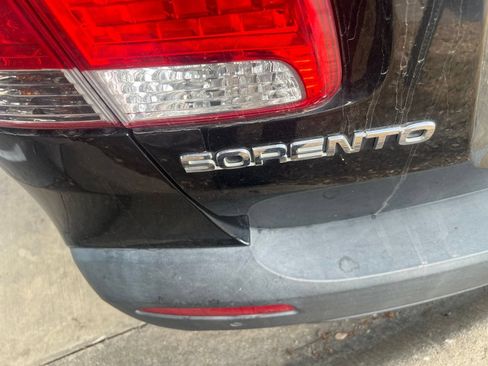 Used 2013 Kia Sorento LX w/ Convenience Pkg FWD image 3