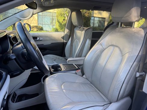 Used 2018 Chrysler Pacifica Limited w/ Advanced Safetytec Group image 10