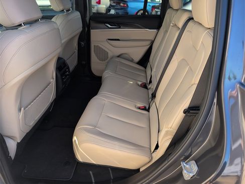 New 2025 Jeep Grand Cherokee Limited image 30