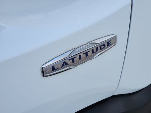 Used 2016 Jeep Renegade Latitude w/ Popular Equipment Group image 12