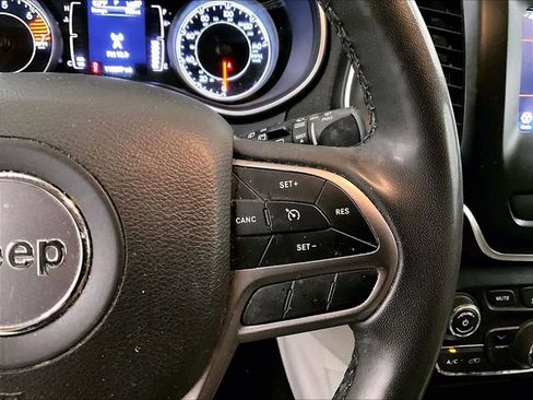 Used 2021 Jeep Cherokee Latitude Plus AWD/4WD image 19
