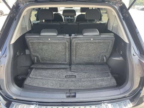 Certified 2023 Volkswagen Tiguan SE FWD image 11