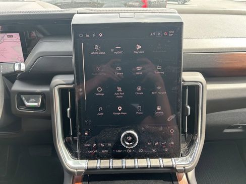 Used 2025 GMC Yukon XL Denali AWD/4WD image 24